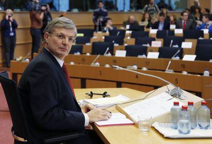 Tonio Borg, ayer antes de su comparecencia en el Parlamento Europeo.