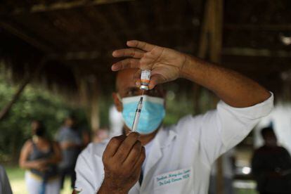 Vacunación contra el coronavirus en el estado de Río de Janeiro (Brasil). La inmunización de los países en desarrollo es la única vía eficaz para acabar con la pandemia global.
