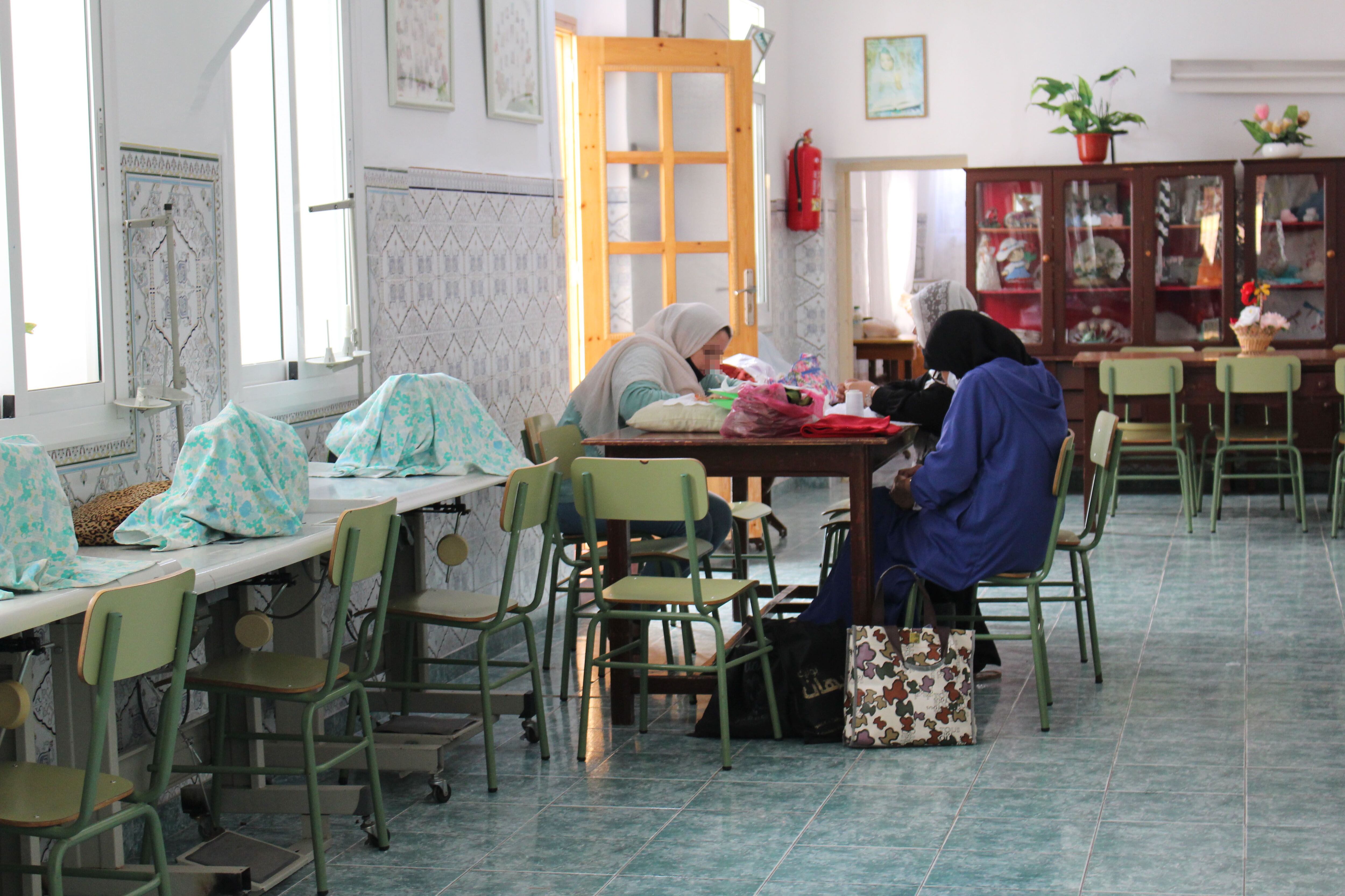 Las mujeres marroquíes comparten el taller desde la pandemia con otras procedentes de África subsahariana.