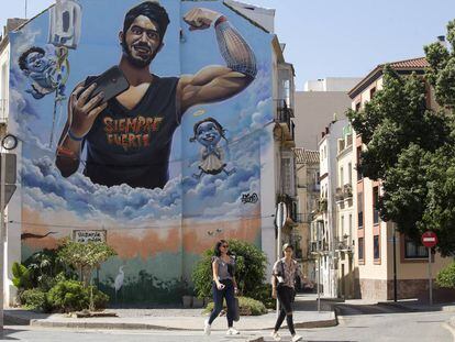 Mural en recuerdo de Pablo Ráez en una calle de Málaga.