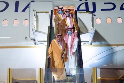 El rey Salmán de Arabia Saudí, a su llegada a la ciudad de Neom el 12 de agosto de 2020.