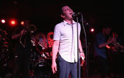 Eli Paperboy Reed durante un concierto en Nueva York.