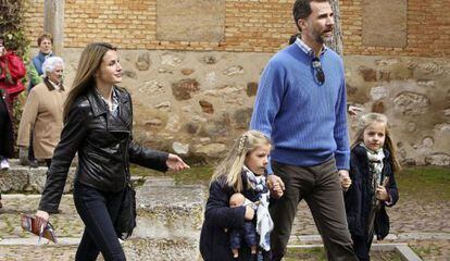 Los pr&iacute;ncipes de Asturias, con sus hijas en Almagro.