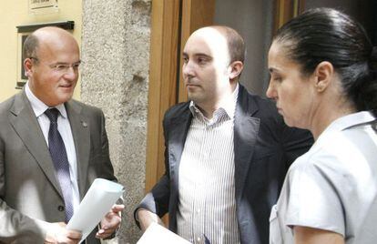 Baltar junto a Lage y la presidenta del Parlamento