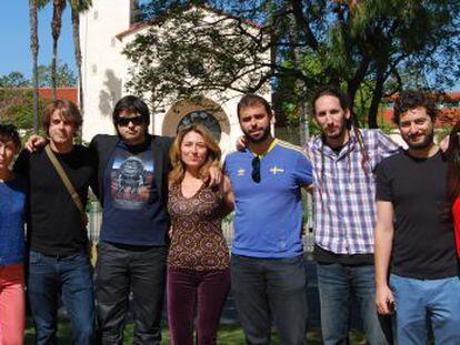 De izquierda a derecha, Tamara Arias, Javier Recio, Juli&aacute;n Lara, &Aacute;ngeles Rein&eacute;, Alexis Morante, Jos&eacute; Villalobos, Sergio Abuja y Roc&iacute;o Mesa, en la Biblioteca Margaret Herrick de la Academy of Motion Picture Arts and Sciences, AMPAS, cuya torre se inspira en la Giralda de Sevilla.