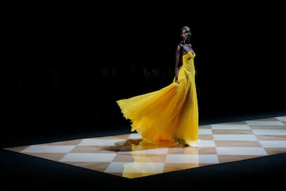 Desfile de Pedro del Hierro en la primera jornada de la MBFWM.
