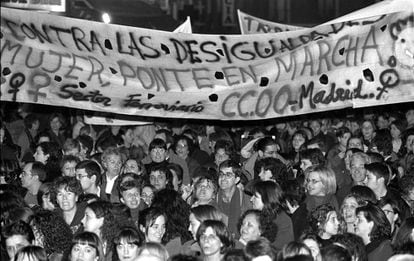 <b>8 de marzo de 1999.</b> Manifestación del Día de la Mujer, en Madrid, en la que participaron unas 2.000 personas. La más numerosa fue la de Barcelona, con 3.000. "Más empleo" fue la reivindicación de las manifestaciones celebradas en varias ciudades españolas.