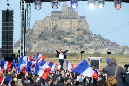 El candidato ultraderechista a la presidencia francesa Éric Zemmour en un mitin cerca del monte Saint-Michel (Francia), este sábado.