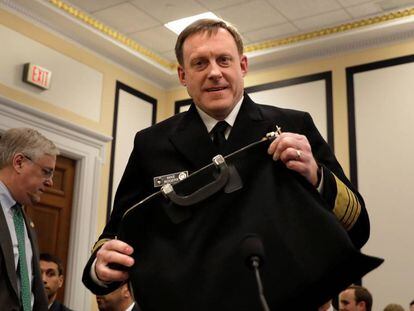 El almirante Michael Rogers, jefe del cibercomado de EEUU y director de la Agencia Nacional de Seguridad, en una comisión del Capitolio.