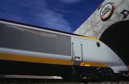 Entrada del Eurotúnel en Calais, Francia.