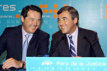 José María Michavila y Ángel Acebes, esta mañana en Madrid.