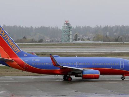 Un avión de la aerolínea Southwest Airlines en el aeropuerto de Seattle