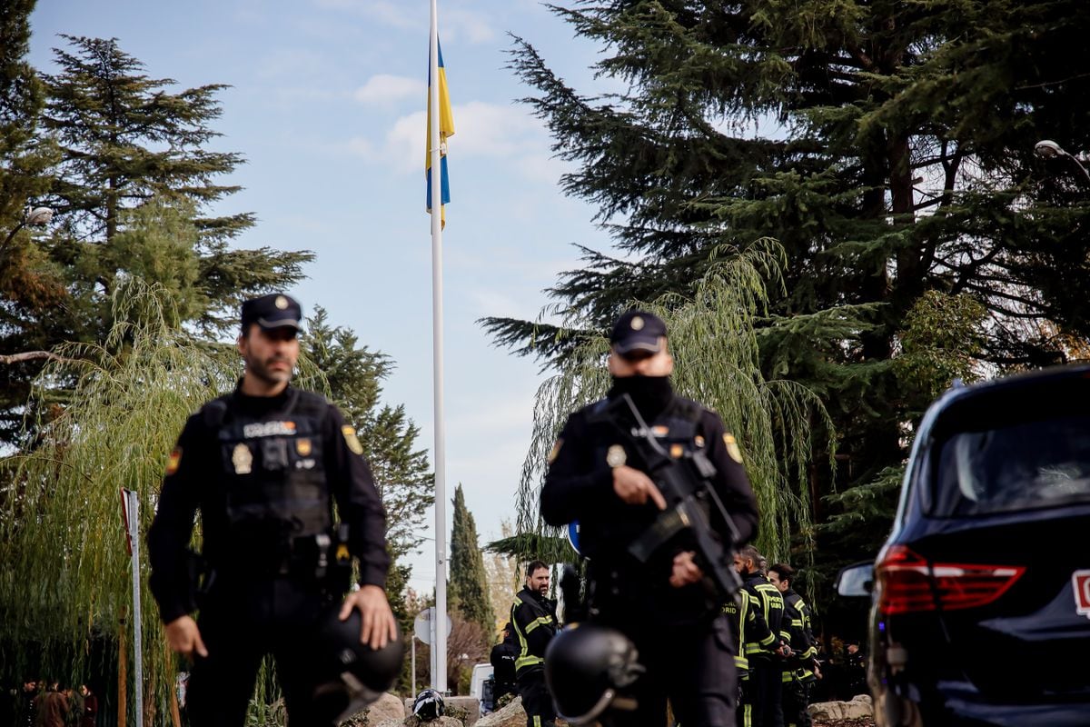 Nostalgicos del zarismo, ortodoxos y patriotas: asi es el grupo ultra investigado por el envio de cartas explosivas en Espana |  Internacional