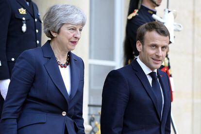 La primera ministra británica, Theresa May, y el presidente francés, Emmanuel Macron, durante el encuentro bilateral que mantuvieron antes del Consejo Europeo. Macron fue el líder europeo que encabezó la posición más dura ante Reino Unido, mientras que la canciller alemana, Angela Merkel, sostuvo una postura menos combativa.