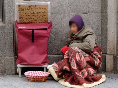 Un sin hogar en la Puerta del Sol, de Madrid. 