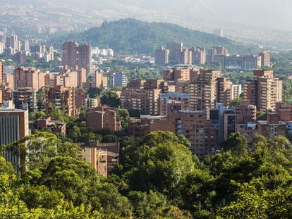 Imagen de la ciudad de Medellín (Colombia), que ha creado un corredor verde de 1,3 kilómetros para ofrecer un fácil acceso a zonas verdes.