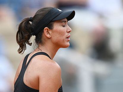 Muguruza se lamenta durante el partido contra Kanepi en la pista Simone Mathieu.