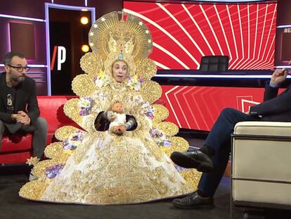 Un momento de la entrevista a la Virgen del Rocío en 'Està passant'