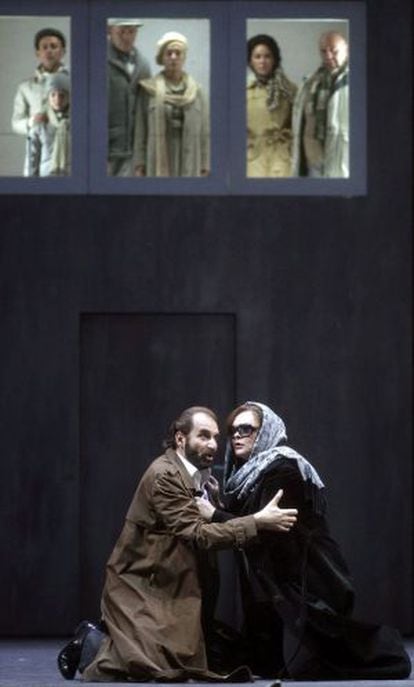 El barítono Dimitris Tiliakos y la soprano Violeta Urmana en un ensayo de ‘Macbeth’