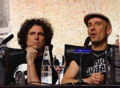 Ándrés Calamaro y Fito Cabrales, durante la rueda de presentación de la gira '2 son multitud'.