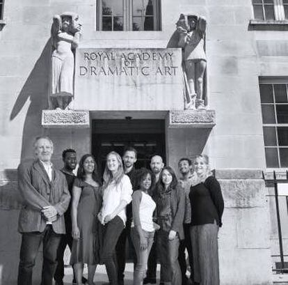 Tom Hiddleston (centro), junto con el resto del reparto de 'Hamlet'.