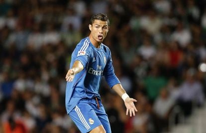 Ronaldo reacciona durante el partido.