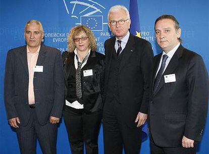 María del Mar Bermúdez y Francisco Palo, Alfredo Prada y Hans-Gert Pöttering, en Estrasburgo.