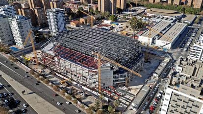 Vista exterior de las obras del Roig Arena, en Valencia.