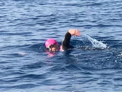 Mari Paz Corominas, esta mañana cruzando el Estrecho a nado.