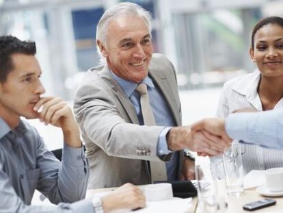 Diez normas básicas para no desentonar en eventos