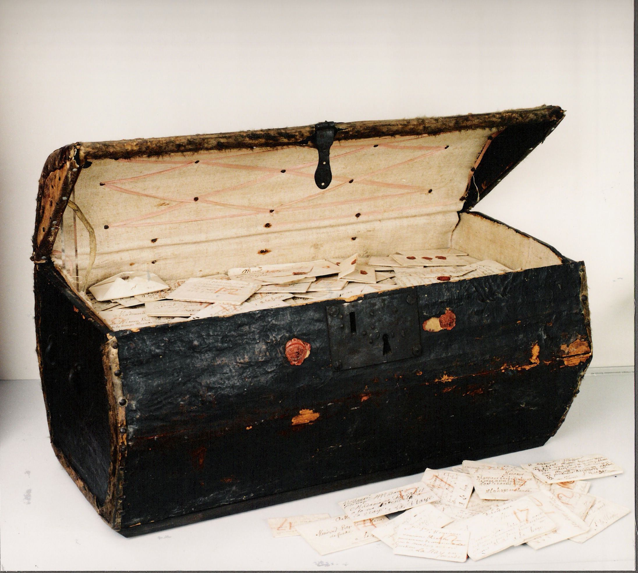 El Baúl de Brienne contiene 577 paquetes de cartas cerradas del Renacimiento europeo. 