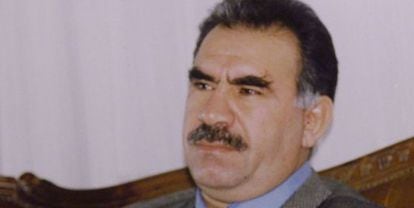 El líder kurdo del Partido de los Trabajadores Kurdos (PKK), Abdulá Ocalan, en su residencia de Roma en 1998.