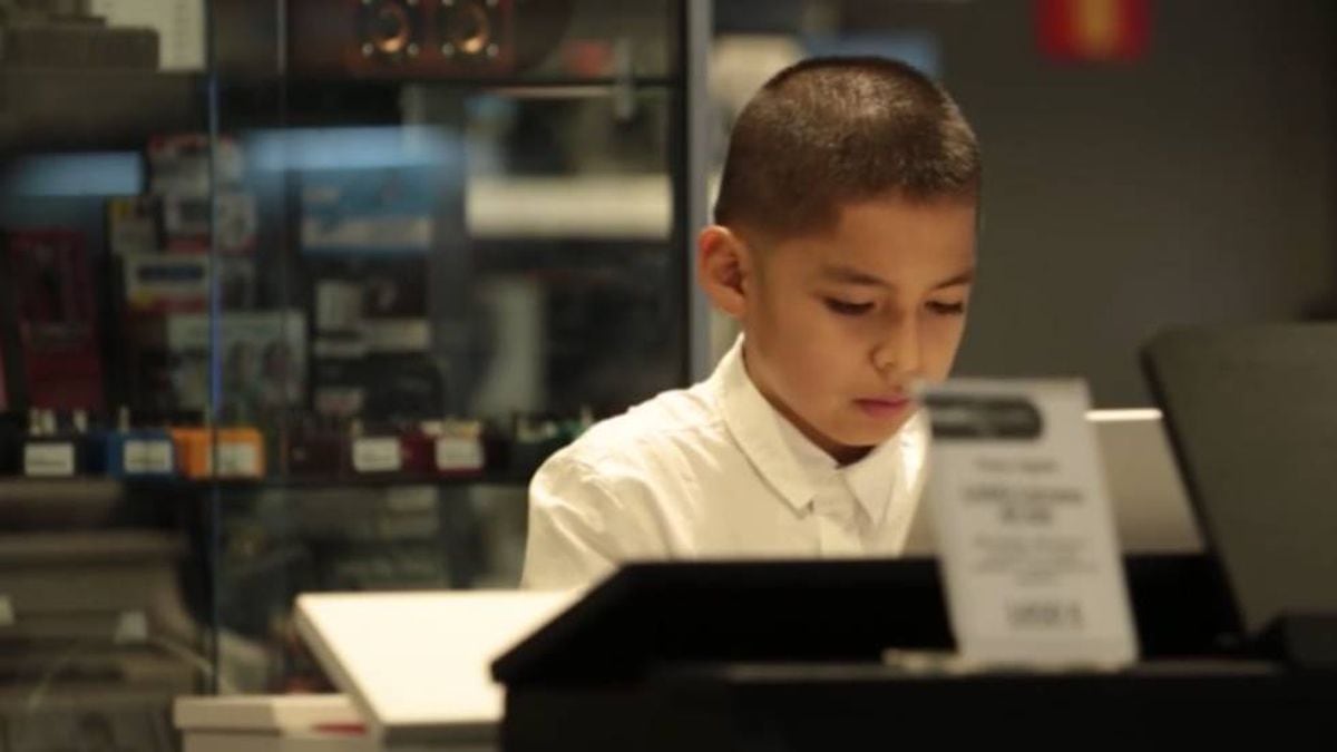 Jugar juegos de computadora vía A menudo hablado El niño que aprendió a tocar el piano en una tienda de El Corte Inglés |  Vídeos | EL PAÍS