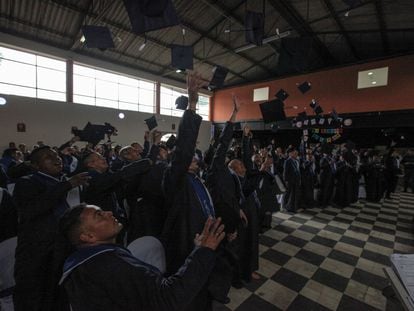 Un grupo de 77 reos de La Picota se gradúa de la escuela secundaria, en junio de este año.