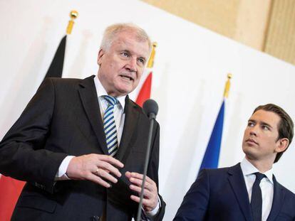 El ministro del Interior alemán, Horst Seehofer, y el canciller austriaco, Sebastian Kurz, en Viena.