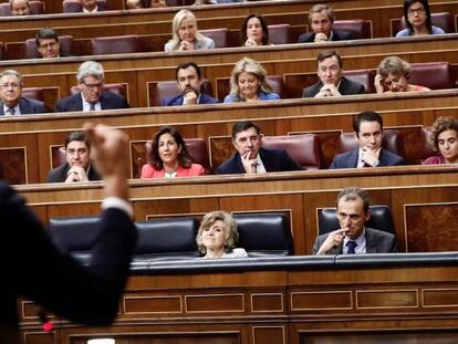 El presidente del Gobierno, Pedro Sánchez, se dirige al Congreso de los Diputados durante la sesión de investidura.