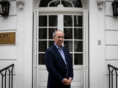 Ricardo Mewes, a las afueras de su oficina en Santiago (Chile), el pasado 6 de julio.