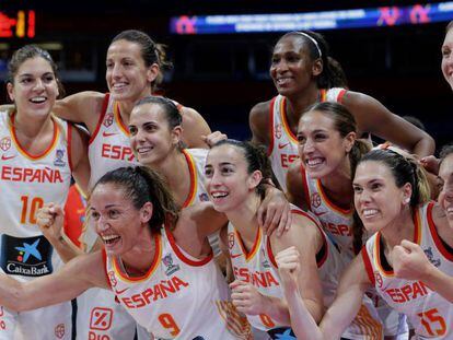 En foto: las jugadoras de la selección celebran un triunfo. En vídeo: declaraciones de las jugadoras españolas de baloncesto.