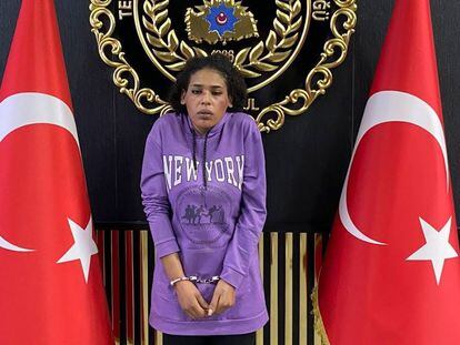 La presunta autora del atentado con bomba del domingo en la avenida Istiklal de Estambul.

