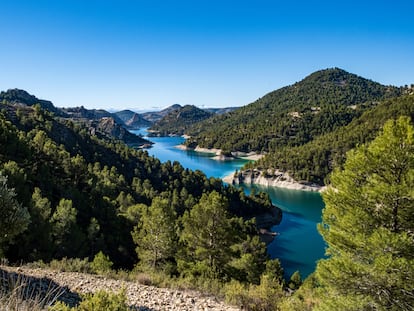 Vista del embalse de El Portillo, en el parque natura Sierra de Castril (Granada)