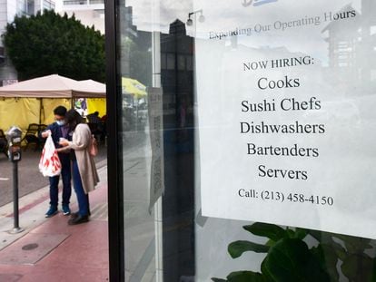 Un restaurante anuncia que busca trabajadores en Los Ángeles, el pasado 28 de enero.