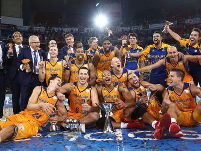 Los jugadores del Gran Canaria celebran su triunfo en la Supercopa