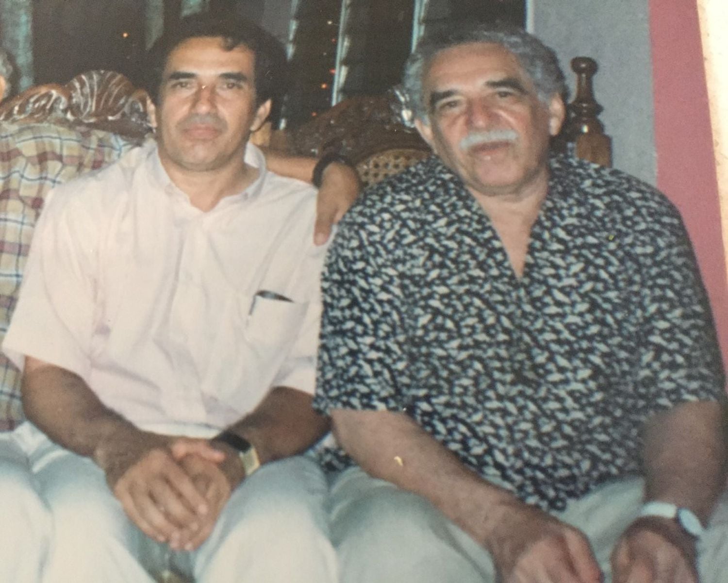 Los hermanos Eligio y Gabriel García Márquez.