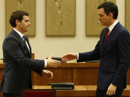 Albert Rivera y Pedro Sánchez, en febrero tras firmar un pacto de gobierno.