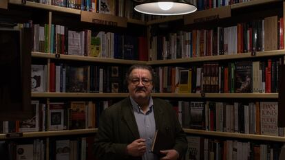 El escritor mexicano Jorge F. Hernández, en Ciudad de México, el 6 de diciembre de 2023.