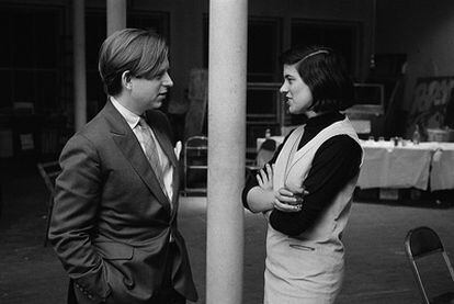 Susan Sontag (Nueva York, 1933-2004) y Tom Wolfe, en una fotografía de los años sesenta tomada durante una fiesta en casa de Robert Rauschenberg.