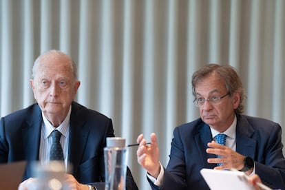 El consejero delegado de Colonial, Pere Viñolas, y el presidente, Juan José Brugera, durante la presentación de resultados del primer trimestre, en la sede de Colonial.