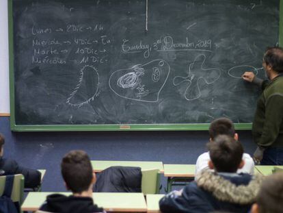 Alumnos de Secundaria en un aula de un instituto público madrileño. 