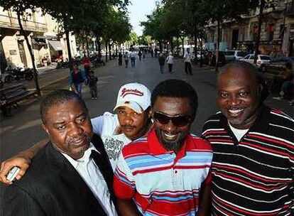 De izquierda a derecha, R. Nwadike, Fred Amata, Bond Emeruwa y A. Amenechi, en Barcelona.