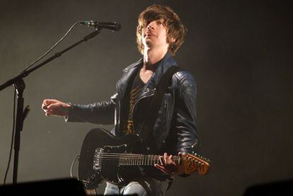 El cantante y guitarrista de la banda británica 'Artic Monkeys', Alex Turner, durante su actuación en el FIB.